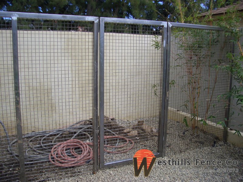 Wire mesh gate