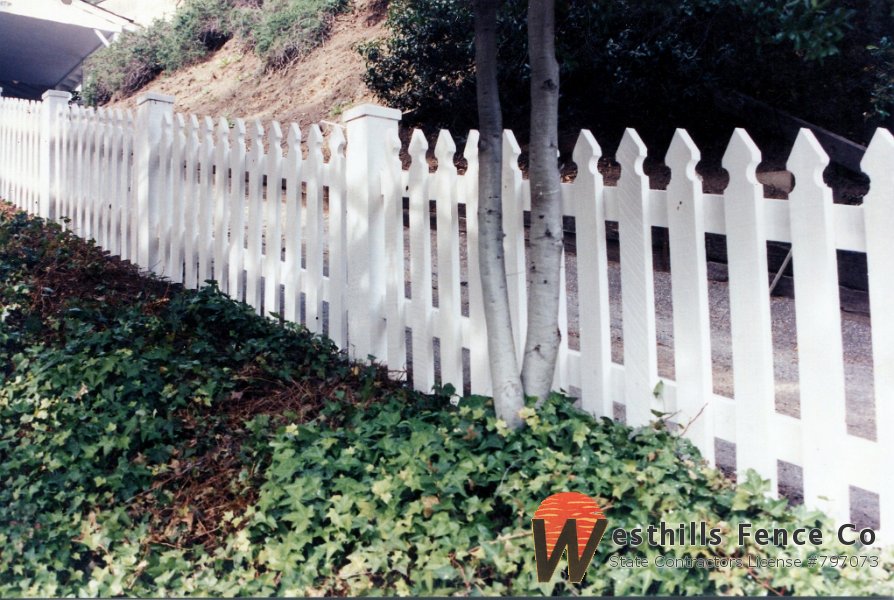 Pointed picket fence (4)