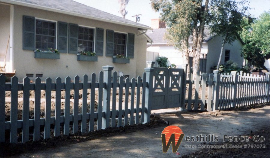 Scoop pointed picket fence (2)