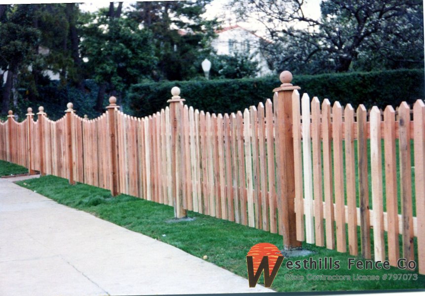 Pointed scoop picket fence